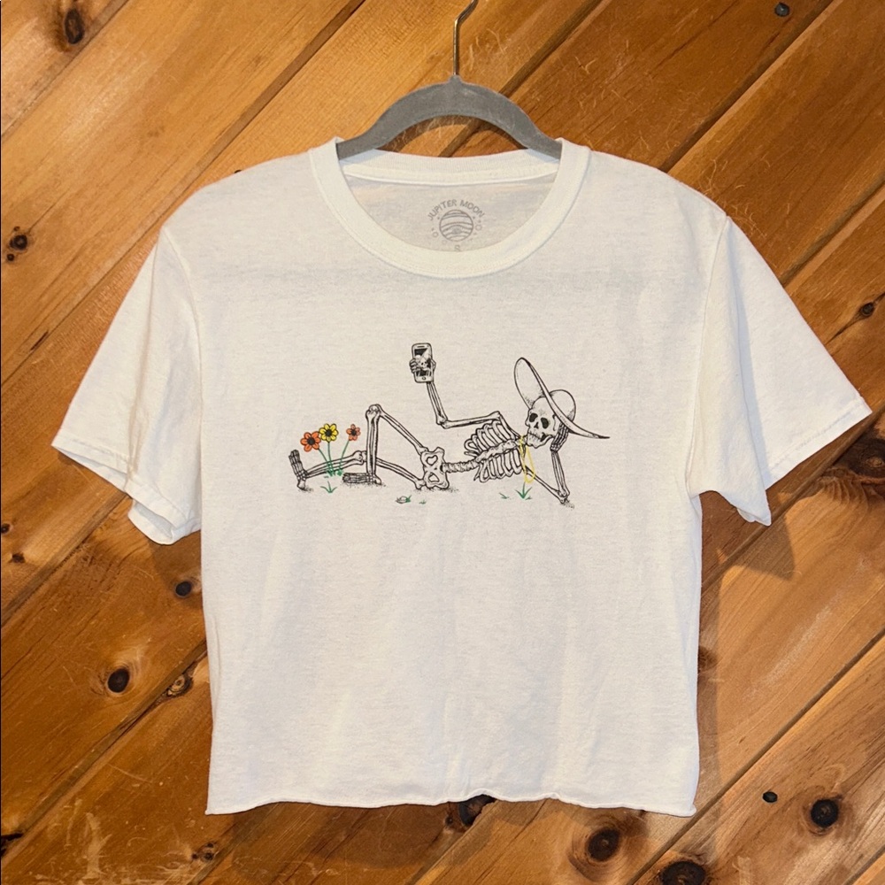 Jupiter moon skeleton taking a selfie graphic crop tshirt